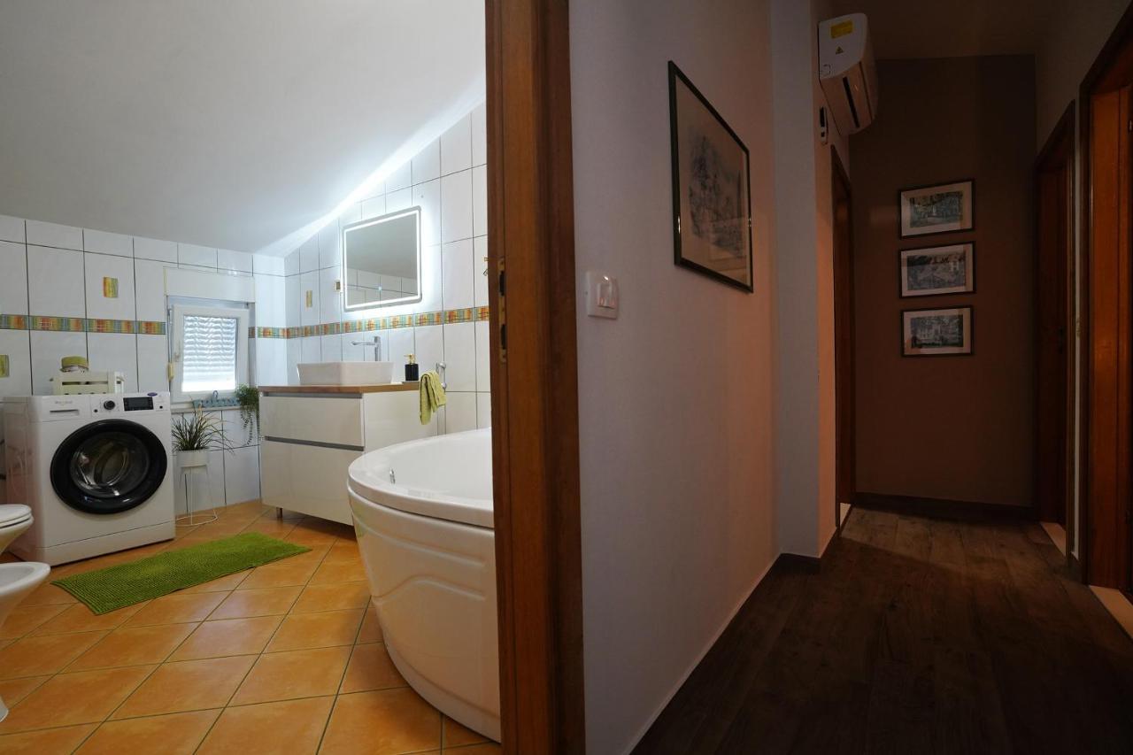 Villa Tago With Heated New Pool Kastela Luaran gambar